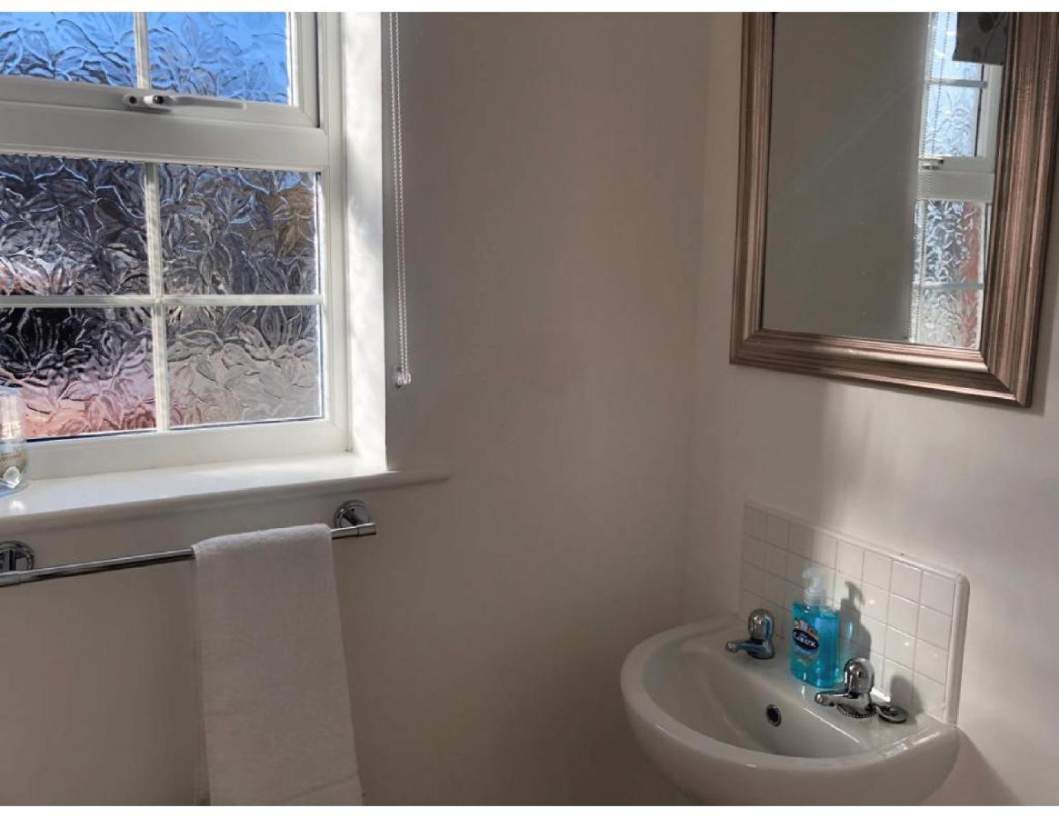 Perfectly Placed 3 Bed Home In A Peaceful Close Дарлингтън Екстериор снимка